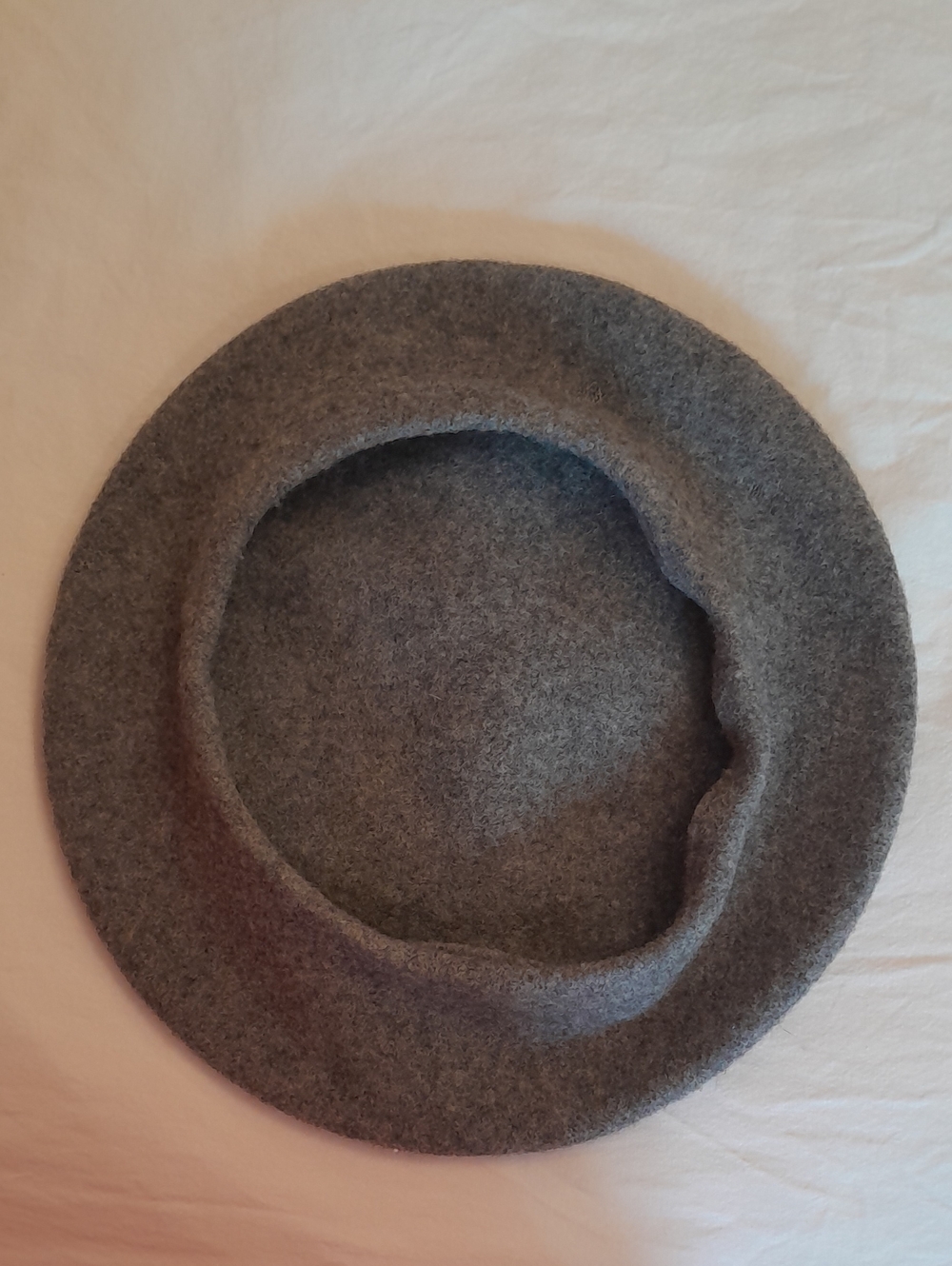 Classic Gray 100% Wool Beret - Picture 6 of 8